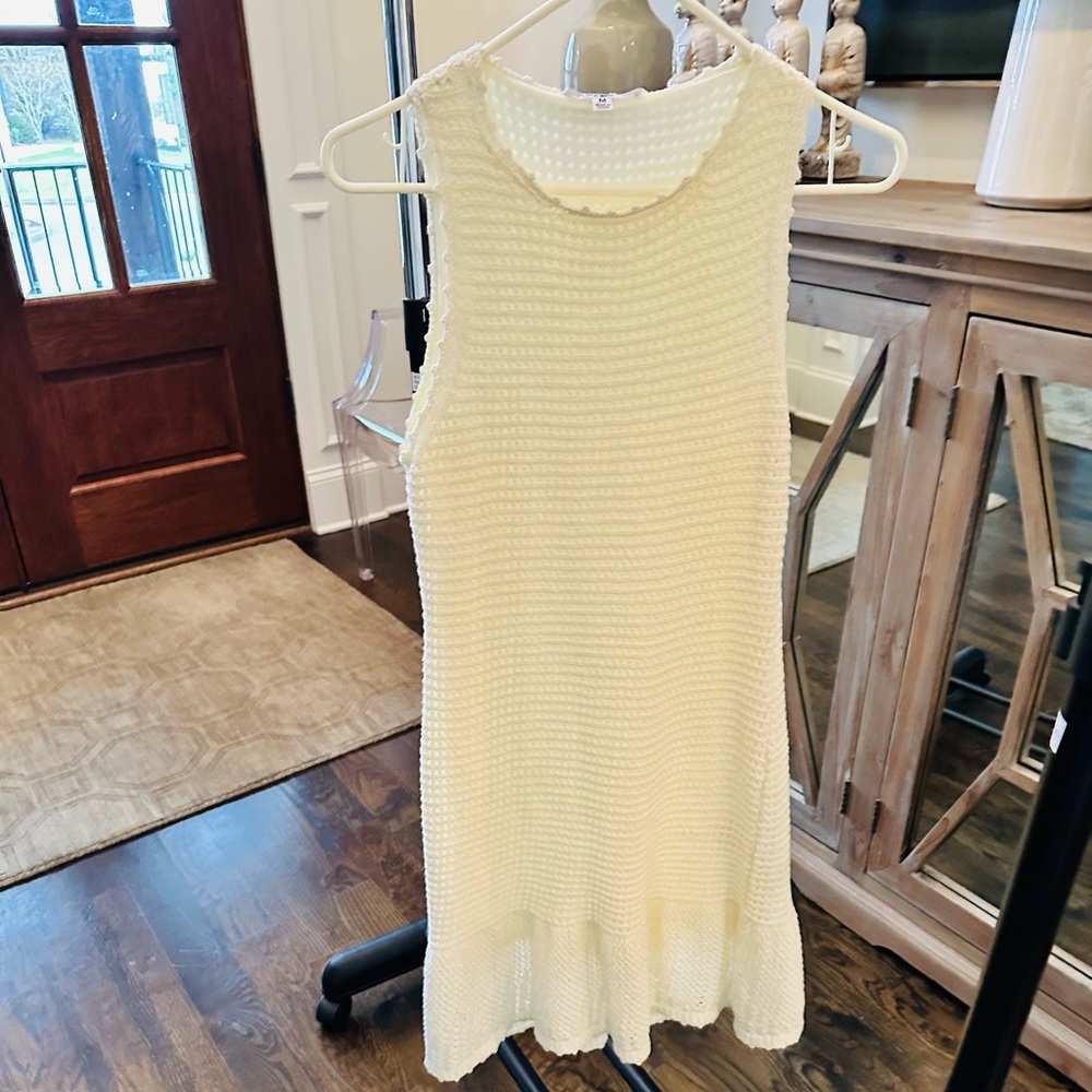 Steve Madden size M midi crochet like dress. Lined in soft stretchy cotton.